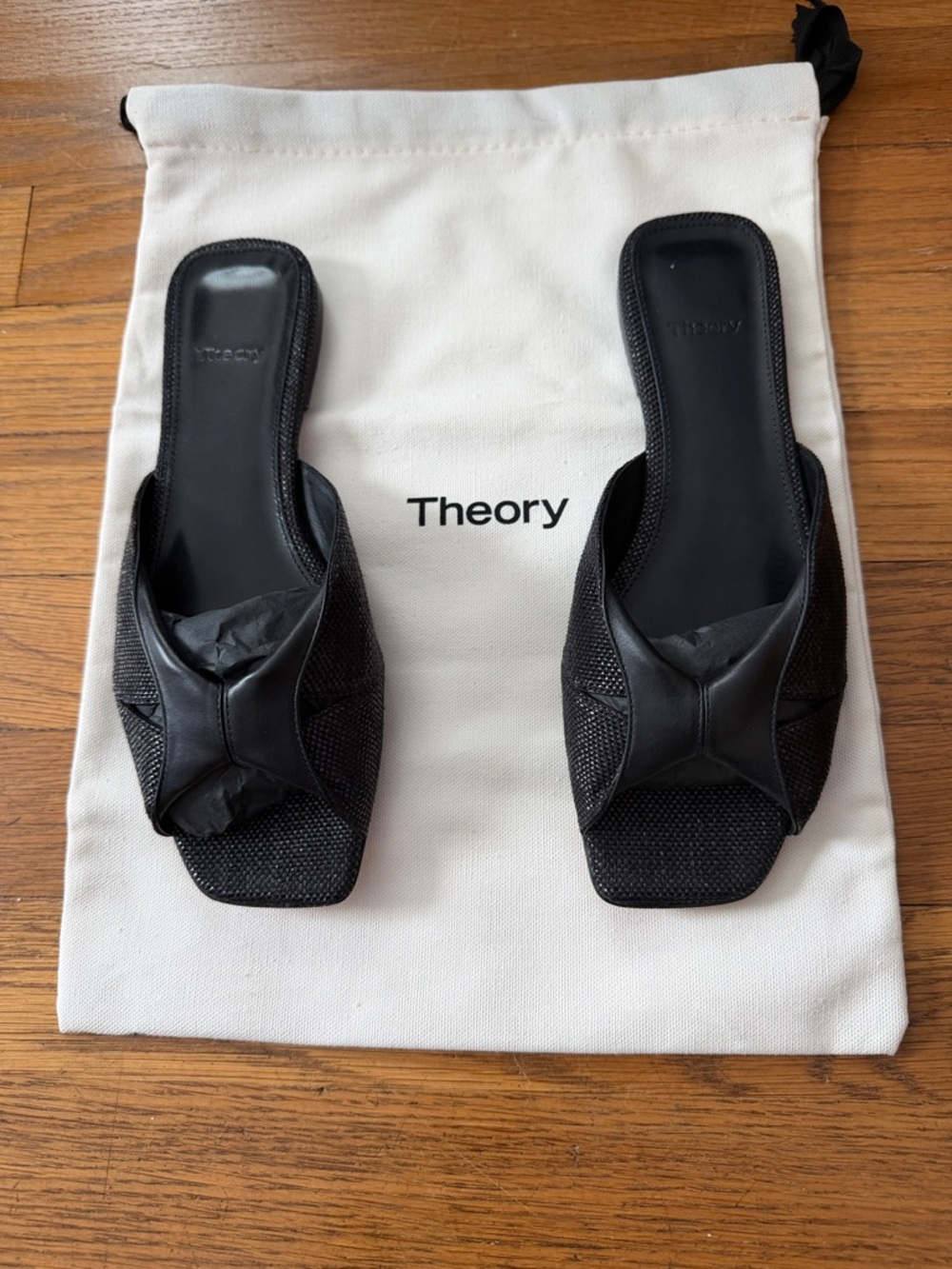 🌷 Theory Soft Square Toe Mules in black. Size 38.